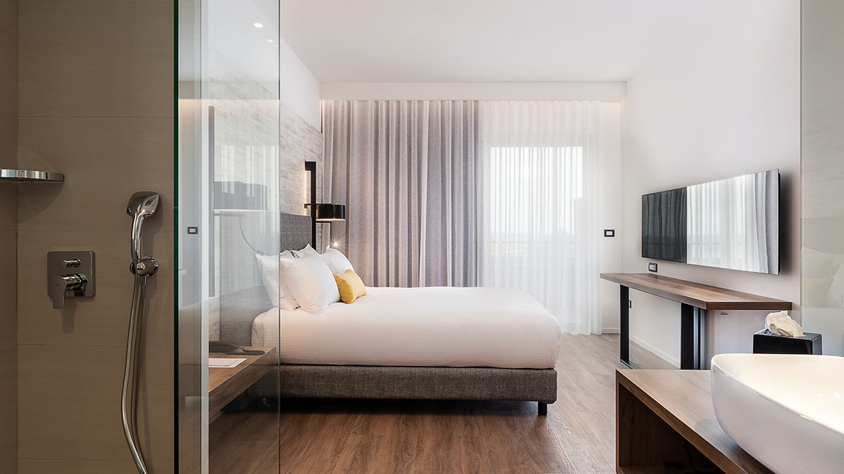 Junior Suite Sharing Pool 